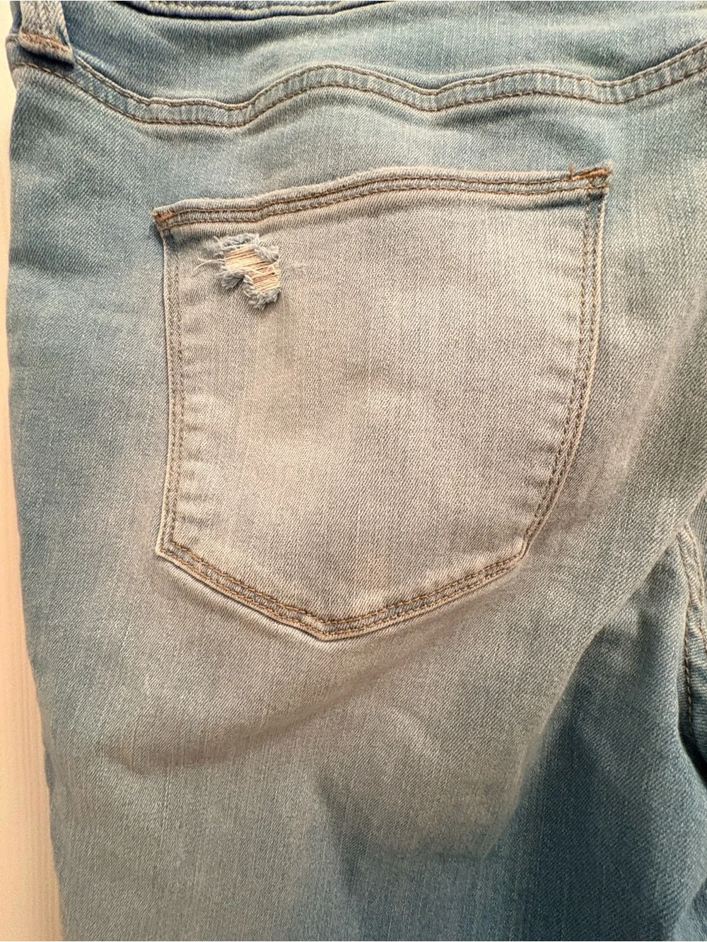 Universal Thread Mid Rise Skinny Jeans 16/33R Distressed Light Wash Raw Hem